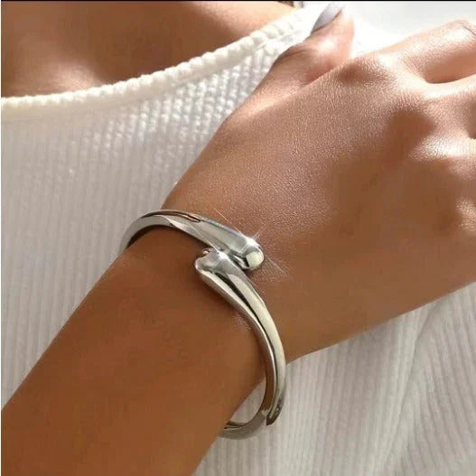 Simple metal temperament geometric circular smooth surface women eprolo