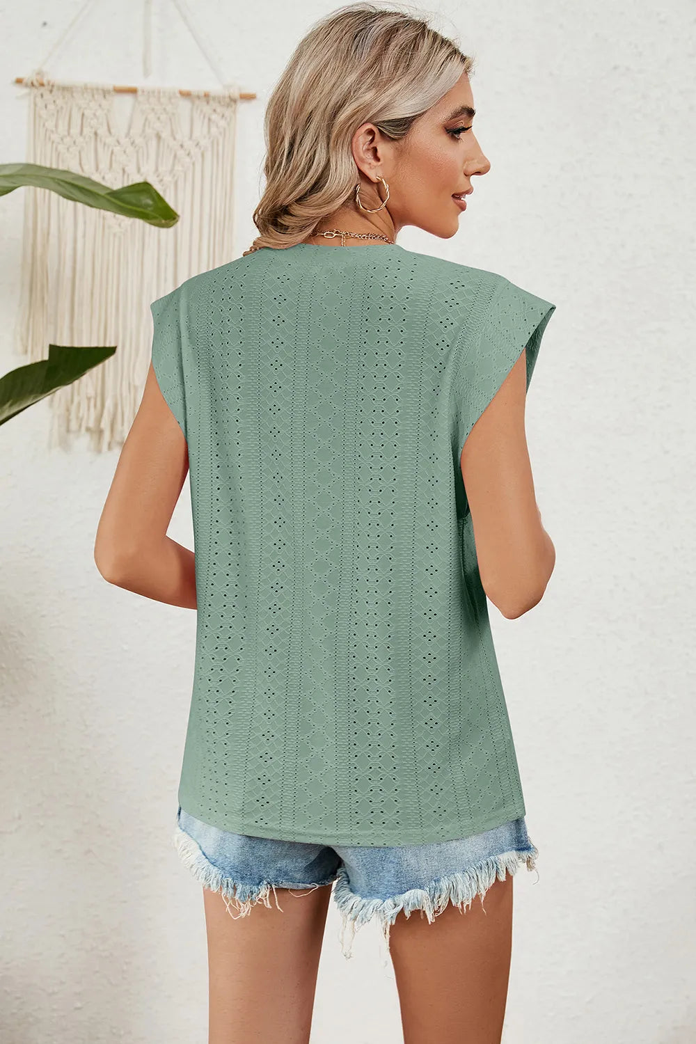 Eyelet Round Neck Tank eprolo