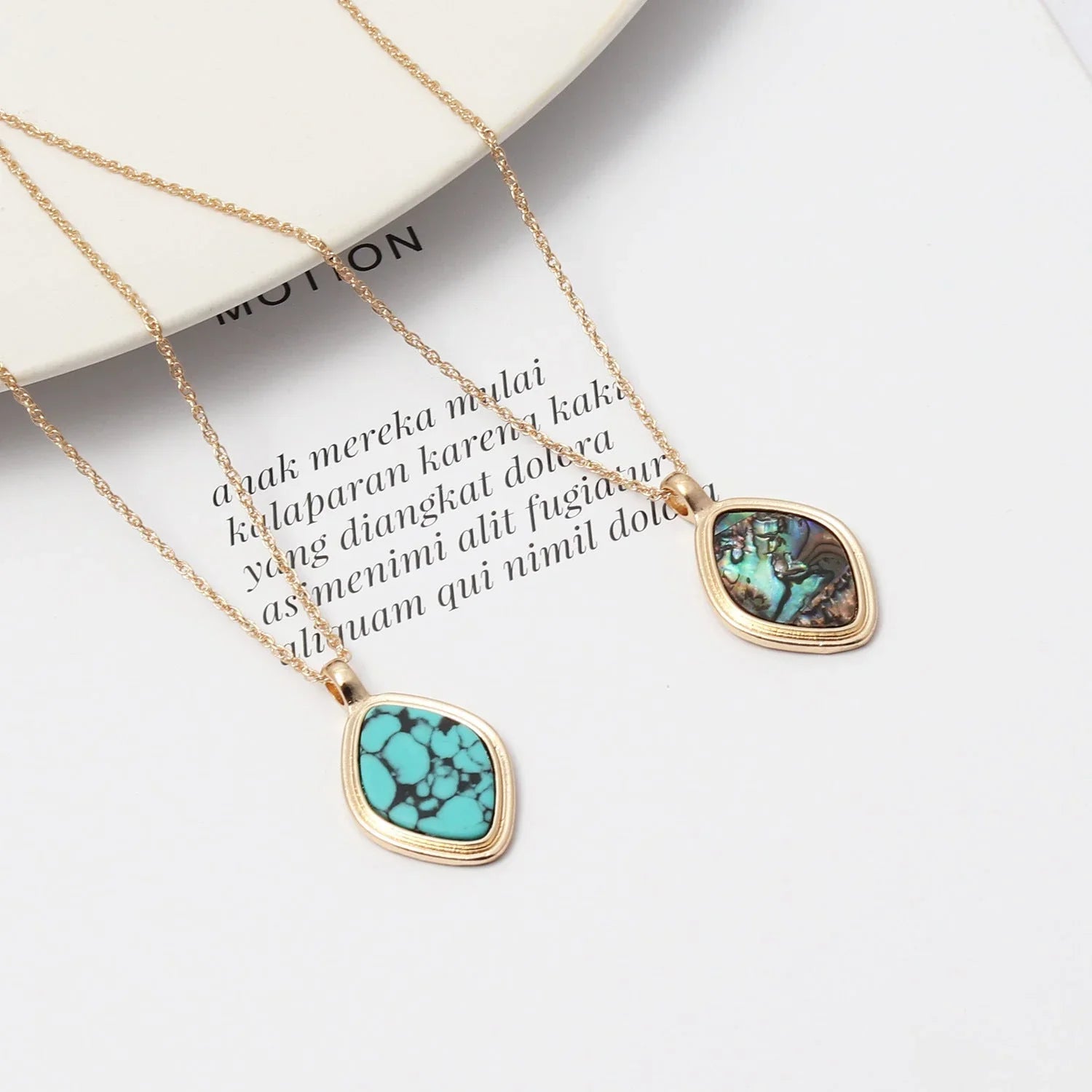 Abalone Shell Turquoise Inlaid Exquisite Short Chic Necklace CJDROPSHIPPING