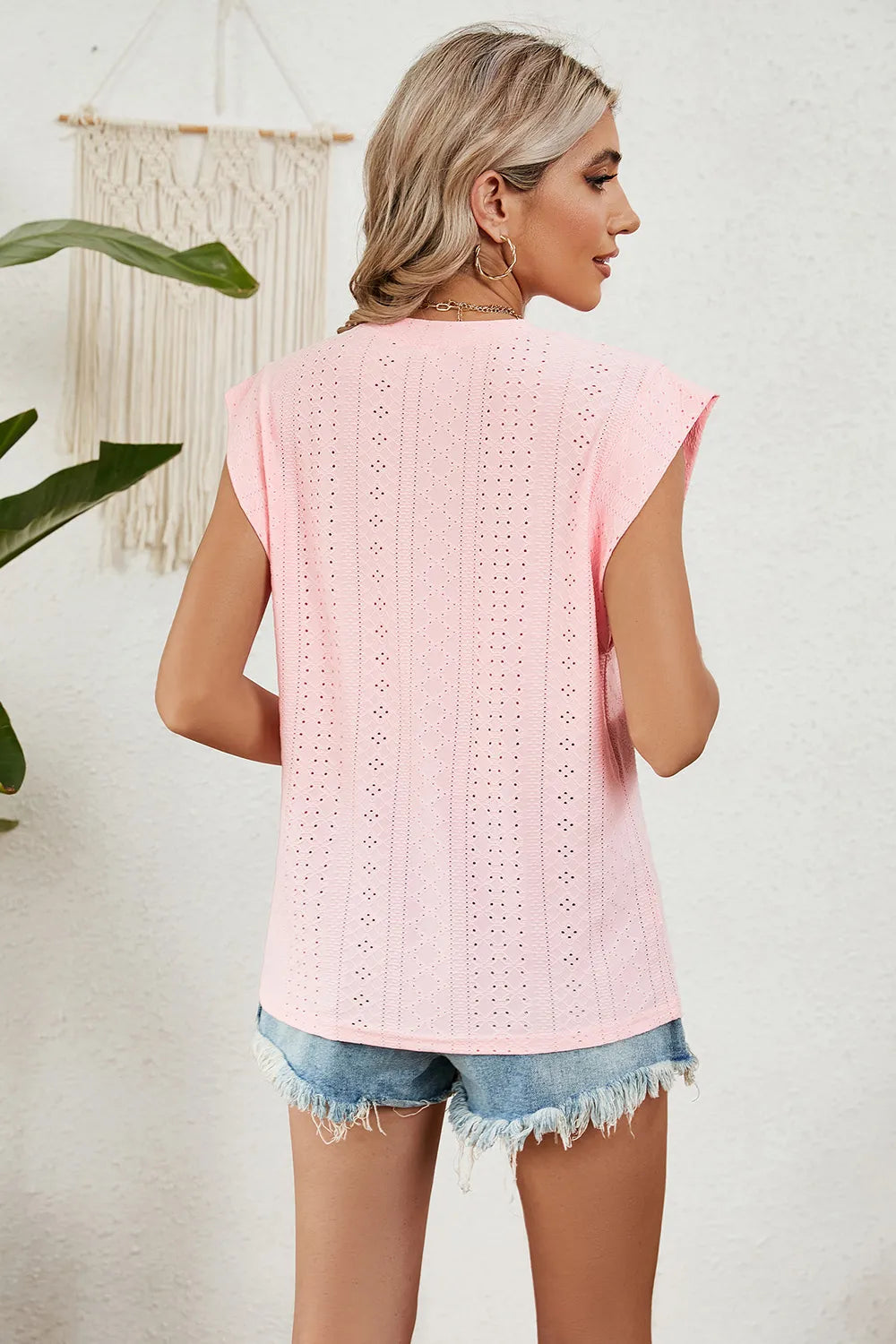 Eyelet Round Neck Tank eprolo