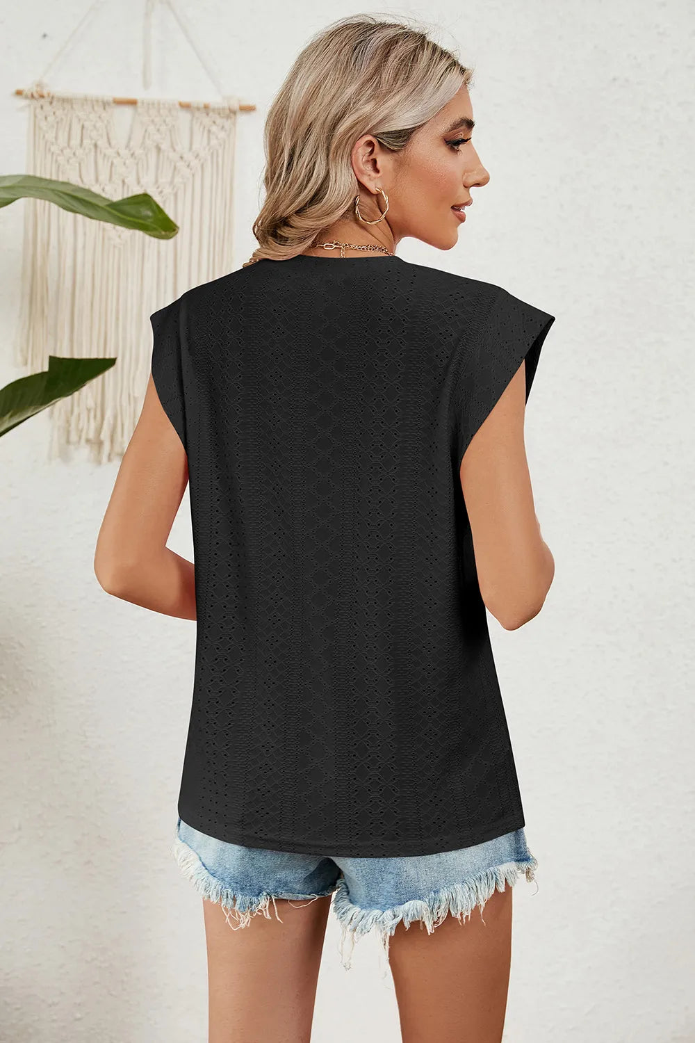 Eyelet Round Neck Tank eprolo