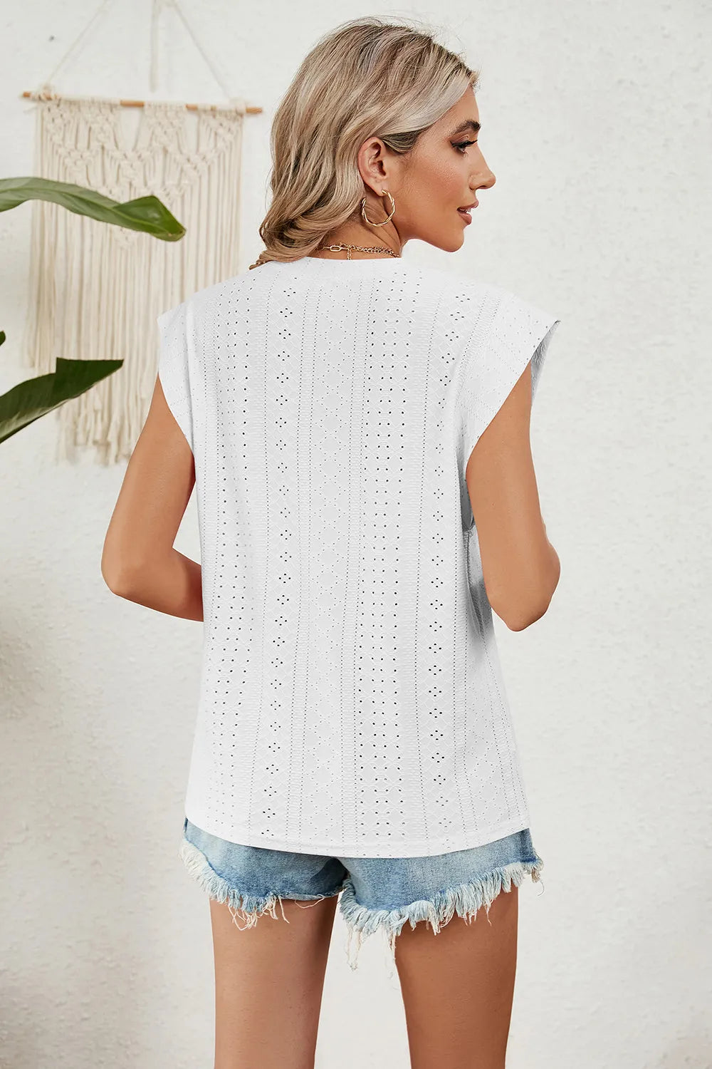 Eyelet Round Neck Tank eprolo