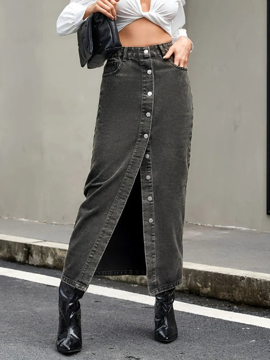 Retro and trendy multi button denim skirt