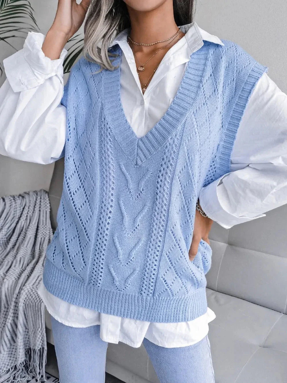 Hollow out Fried Dough Twists V-neck knitted vest sweater eprolo