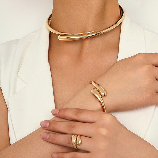 Simple metal temperament geometric circular smooth surface women